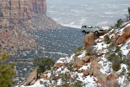 Необычные аварии и впечатляющие ДТП (25 фото)