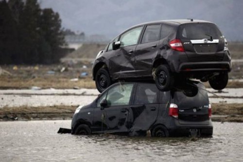 Необычные аварии и впечатляющие ДТП (25 фото)