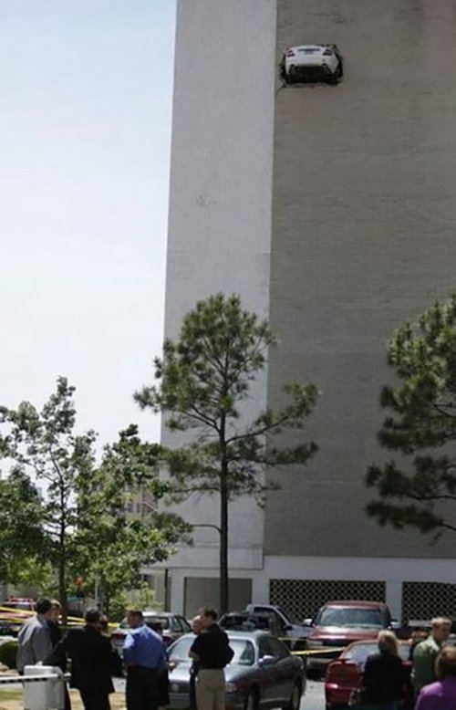 Необычные аварии и впечатляющие ДТП (25 фото)