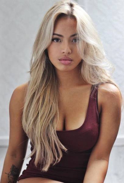 Девушки с большой грудью (35 фото) Девушки с большой грудью (35 фото)