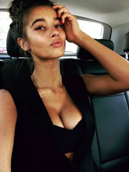 Девушки с большой грудью (35 фото) Девушки с большой грудью (35 фото)