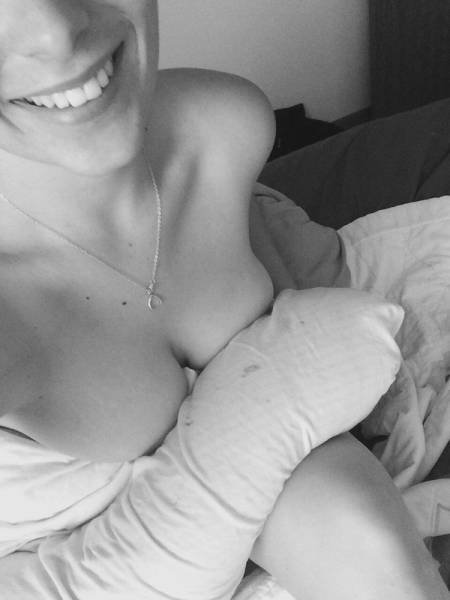 Девушки из соцсетей с соблазнительной грудью (29 фото)