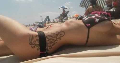 Девушки в бикини (32 фото)