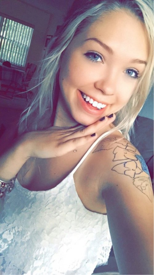 Девушки с татуировками (33 фото)