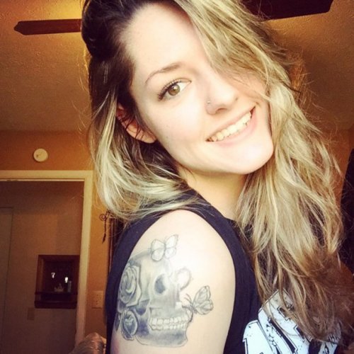 Девушки с татуировками (33 фото)