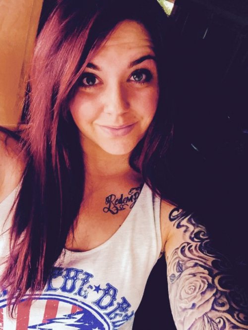 Девушки с татуировками (33 фото)