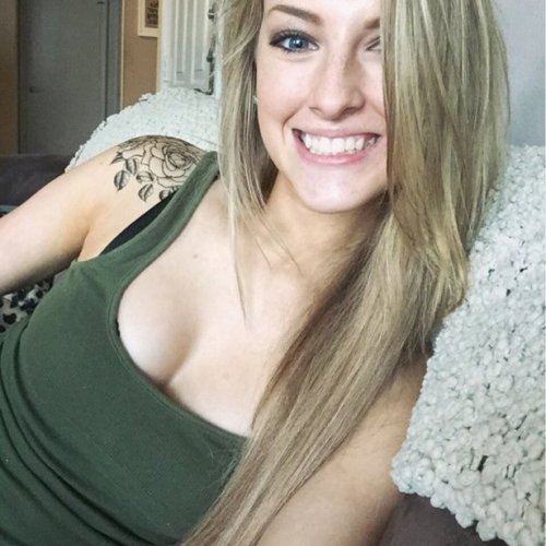 Девушки с татуировками (33 фото)