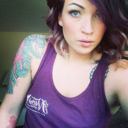 Девушки с татуировками (33 фото)