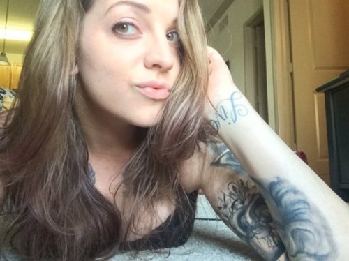 Девушки с татуировками (33 фото)