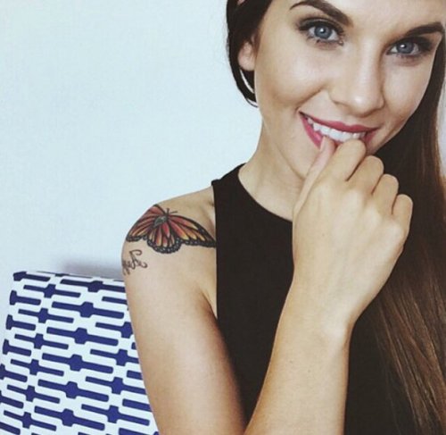 Девушки с татуировками (33 фото)