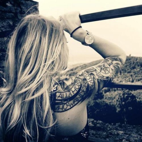 Девушки с татуировками (33 фото)