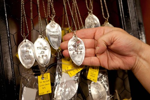 Что можно сделать из старой кухонной утвари (33 фото)