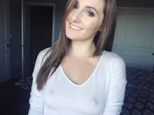 Девушки из соцсетей с соблазнительной грудью (29 фото)