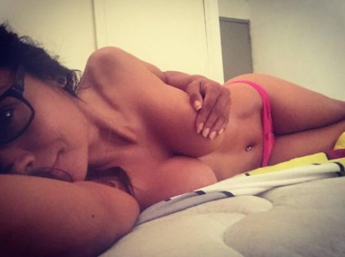 Девушки из соцсетей с соблазнительной грудью (29 фото)