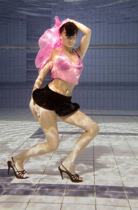 Неудачные позы для женской фотографии (33 фото)