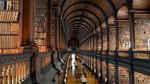 Впечатляющая библиотека Тринити-колледжа в Ирландии (8 фото)