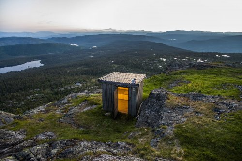 Туалеты, расположенные в самых живописных местах планеты (11 фото)