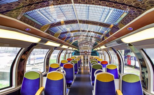 Французские поезда превратились в движущиеся художественные музеи (7 фото)