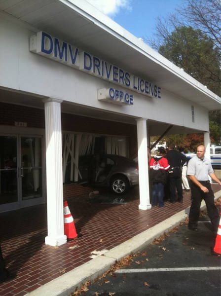 Необычные аварии и впечатляющие ДТП (28 фото) Необычные аварии и впечатляющие ДТП (28 фото)