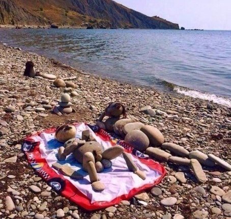 Пляжные будни в прикольных картинках (13 фото) Пляжные будни в прикольных картинках (13 фото)