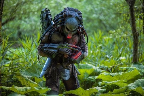 Реалистичный костюм инопланетного существа из фильма "Хищник" (7 фото)