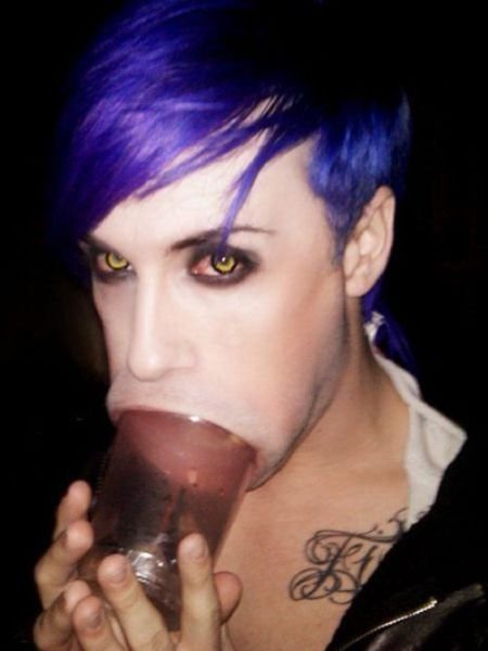 Чудаки и чудачки (12 фото) Чудаки и чудачки (12 фото)