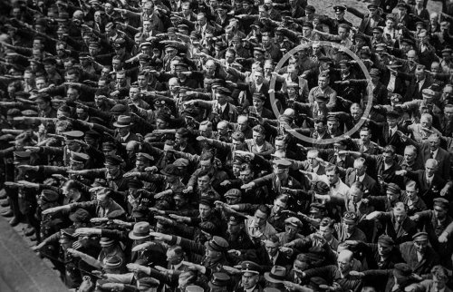 Август Ландмессер: история человека, отказавшегося поднять руку в нацистском приветствии (4 фото)