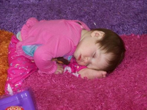 Дети, которые могут заснуть везде (16 фото)