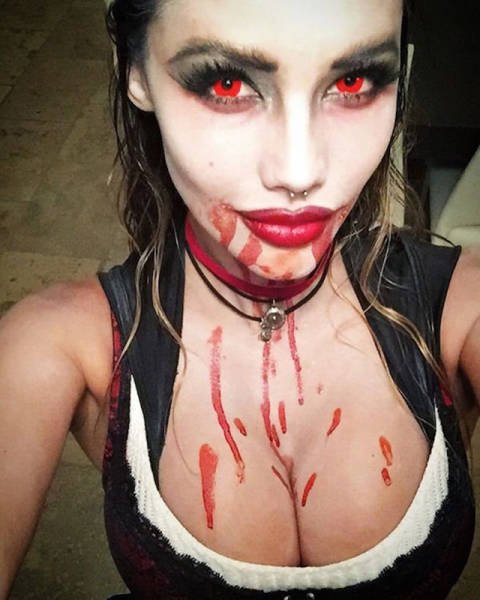 Горячие девушки на Хэллоуин (37 фото) Горячие девушки на Хэллоуин (37 фото)