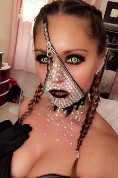 Горячие девушки на Хэллоуин (37 фото) Горячие девушки на Хэллоуин (37 фото)