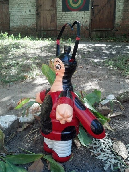 Народное творчество в дворовых инсталляциях (20 фото) Народное творчество в дворовых инсталляциях (20 фото)