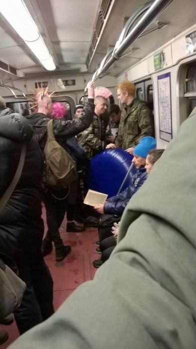 Модники и модницы в метро (25 фото) Модники и модницы в метро (25 фото)