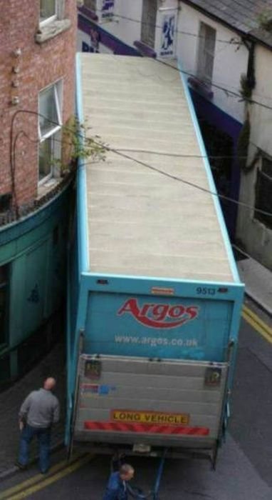 Необычные аварии и впечатляющие ДТП (32 фото) Необычные аварии и впечатляющие ДТП (32 фото)