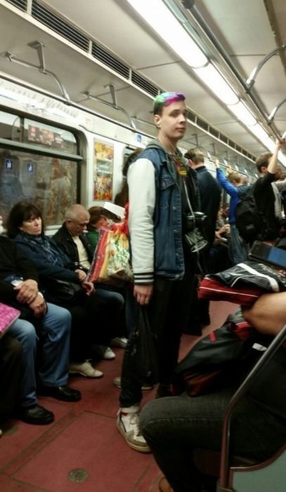 Модники и модницы в метро (23 фото) Модники и модницы в метро (23 фото)