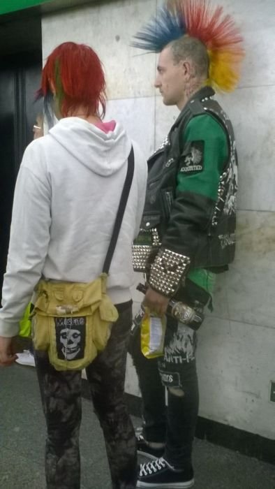 Модники и модницы в метро (23 фото) Модники и модницы в метро (23 фото)