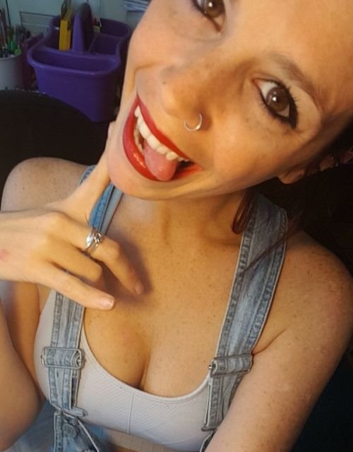 Забавные девушки строят рожицы (32 фото) Забавные девушки строят рожицы (32 фото)