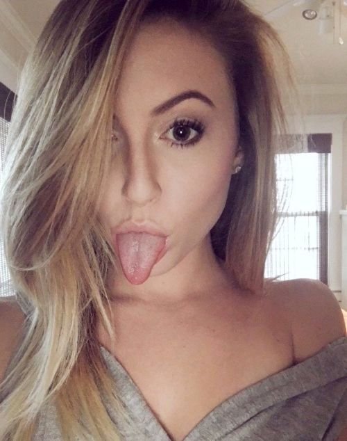 Забавные девушки строят рожицы (32 фото) Забавные девушки строят рожицы (32 фото)