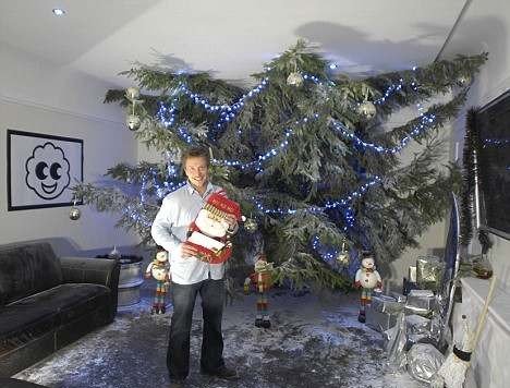 Самые странные и уродливые новогодние ёлки (15 фото) Самые странные и уродливые новогодние ёлки (15 фото)