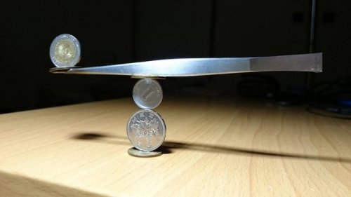 Невероятные конструкции из монет, бросающие вызов гравитации (12 фото + видео)