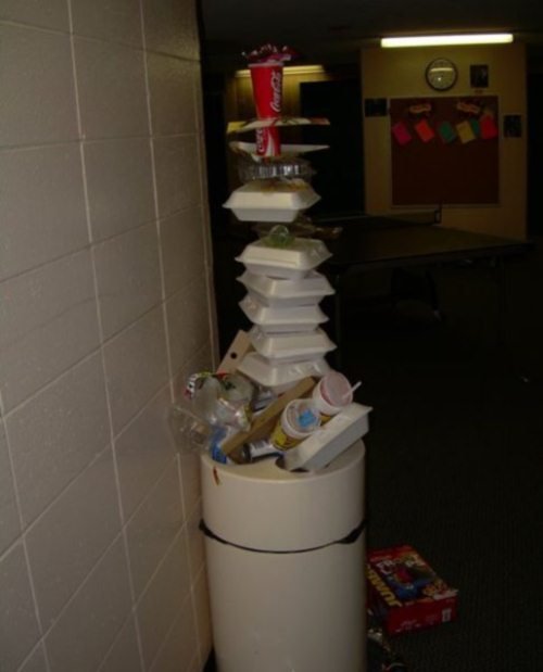 Чудеса балансировки в прикольных картинках (24 фото) Чудеса балансировки в прикольных картинках (24 фото)