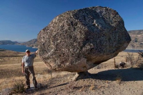 Чудеса балансировки в прикольных картинках (24 фото) Чудеса балансировки в прикольных картинках (24 фото)