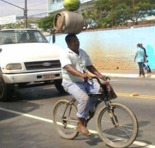 Чудеса балансировки в прикольных картинках (24 фото) Чудеса балансировки в прикольных картинках (24 фото)
