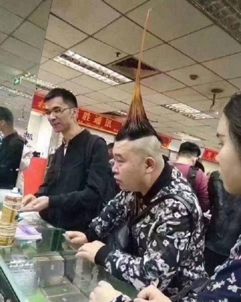 Необычные и причудливые причёски и стрижки (26 фото) Необычные и причудливые причёски и стрижки (26 фото)