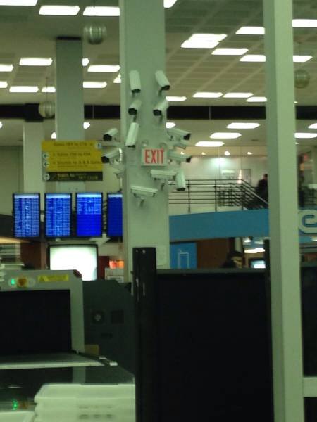 Прикольные картинки из аэропортов (29 фото) Прикольные картинки из аэропортов (29 фото)