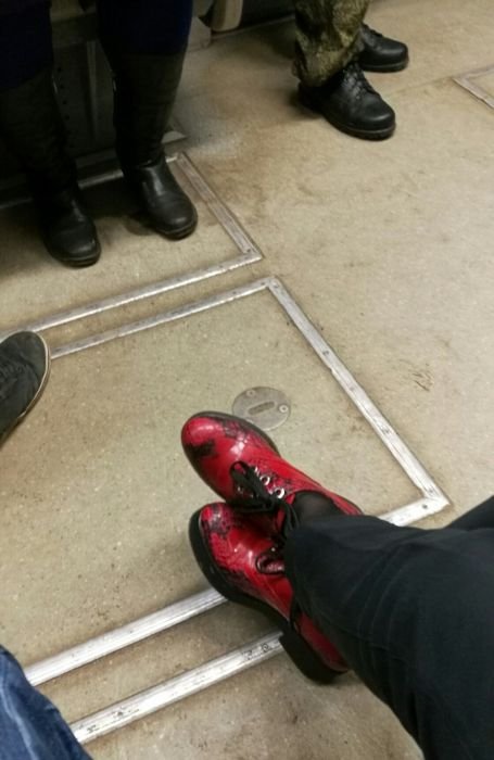 Модники и модницы в метро (25 фото) Модники и модницы в метро (25 фото)