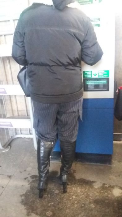 Модники и модницы в метро (25 фото) Модники и модницы в метро (25 фото)