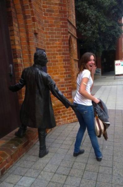 Прикольные фотографии с памятниками (20 шт) Прикольные фотографии с памятниками (20 шт)