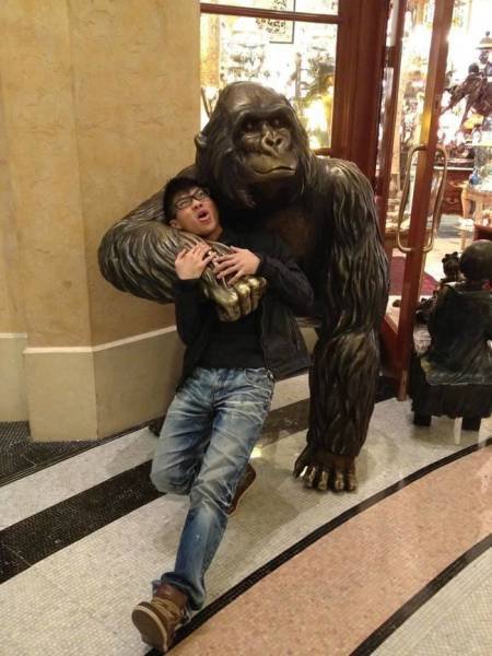 Прикольные фотографии с памятниками (20 шт) Прикольные фотографии с памятниками (20 шт)