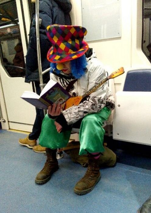 Модники и модницы в метро (30 фото) Модники и модницы в метро (30 фото)