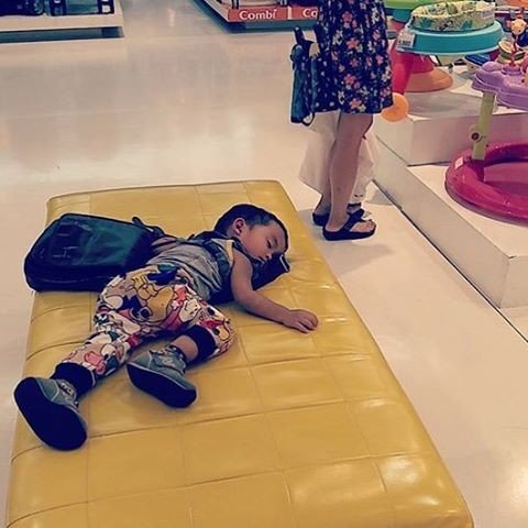 Почему мужчин не нужно брать на шопинг (19 фото) Почему мужчин не нужно брать на шопинг (19 фото)